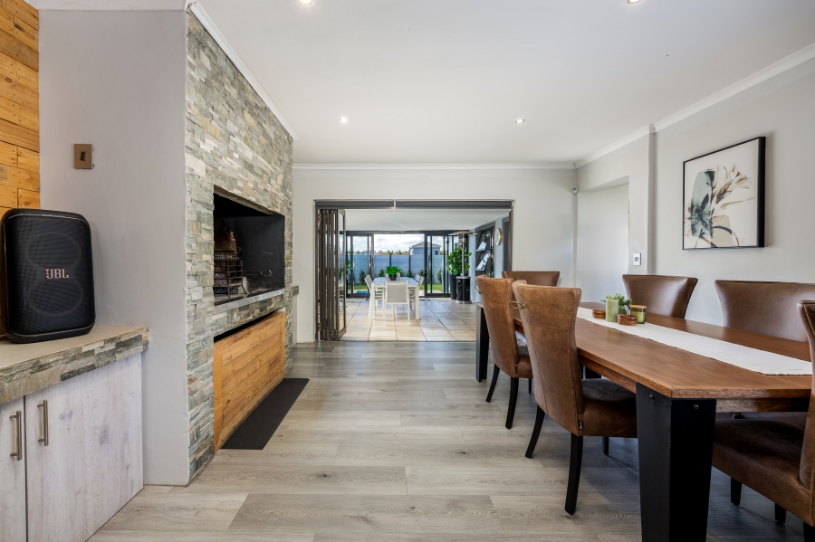 4 Bedroom Property for Sale in Wellway Park Western Cape